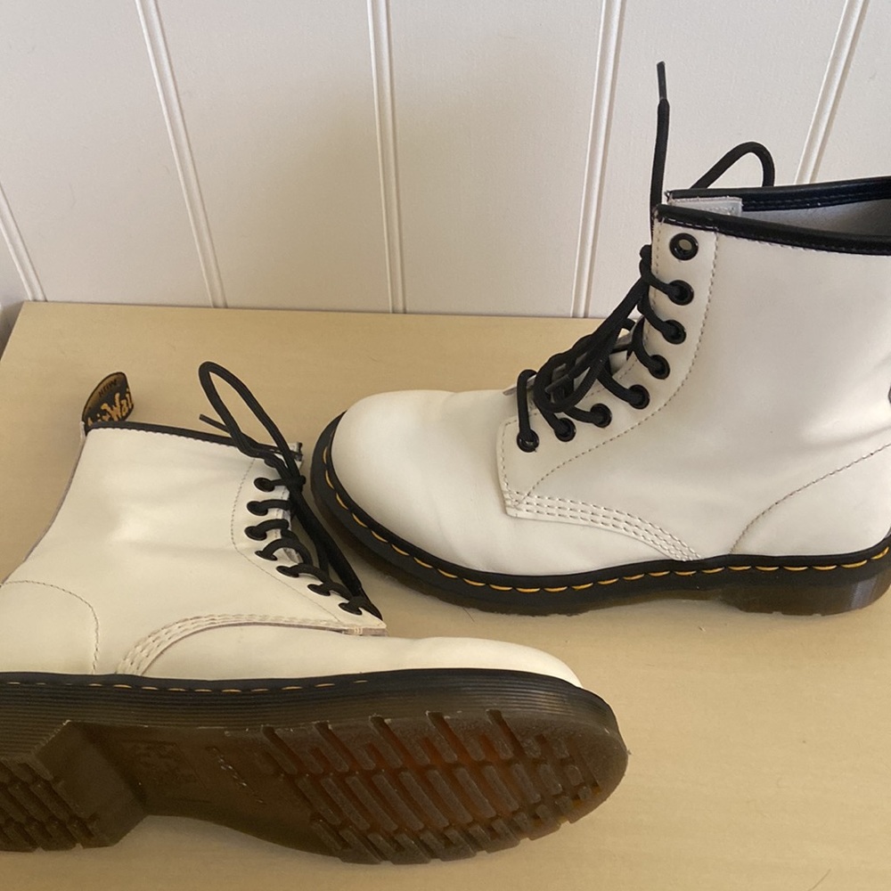 White lace-up Doc Martens - Picture 3 of 4